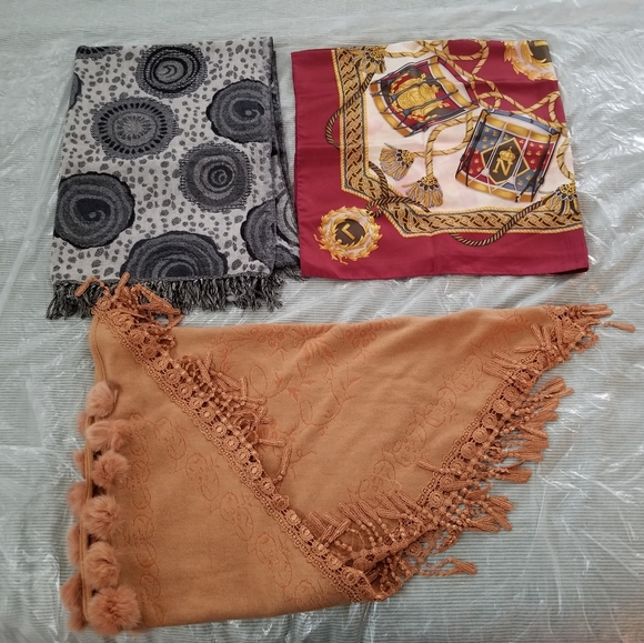 Assorted scarves (bulk purchase only) - Picture 4 of 5